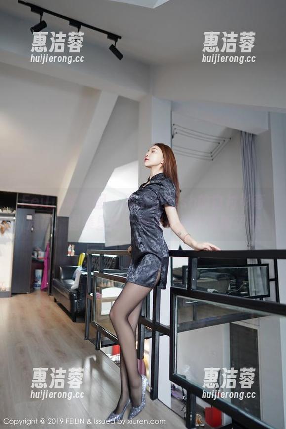 Feilin嗲囡囡 - 鱼子酱Fish的白衬衫奇遇记：图集里的十种不一样的清新姿态