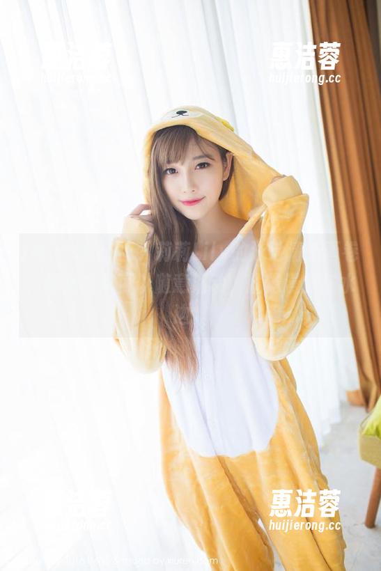IMiss爱蜜社 - 莉莉Lily的泳池清新画卷，原图合集可以随意滑动，就像漫步在水边。