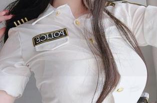 暂停一下，K酱的裸足原图里有奇特的低调奢华…是吗？