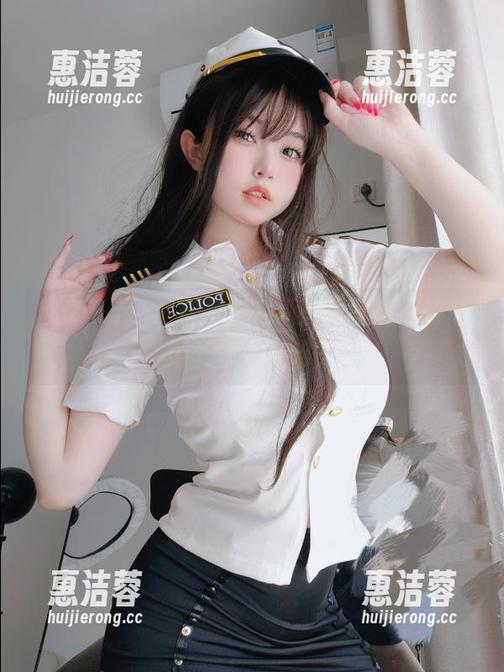 暂停一下，K酱的裸足原图里有奇特的低调奢华…是吗？