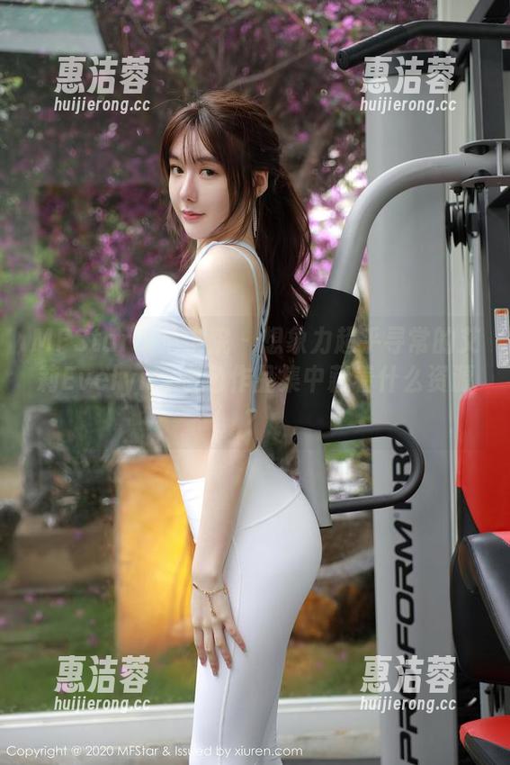 MFStar模范学院 - 想象力超乎寻常的艾莉Evelyn：白色作品集中藏着什么资源？