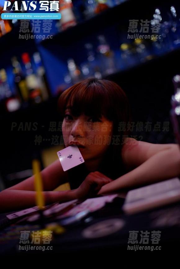 PANS-思思 PANS - 思思的长腿集合:我好像有点晃神…这腿比我家的狗还灵活?