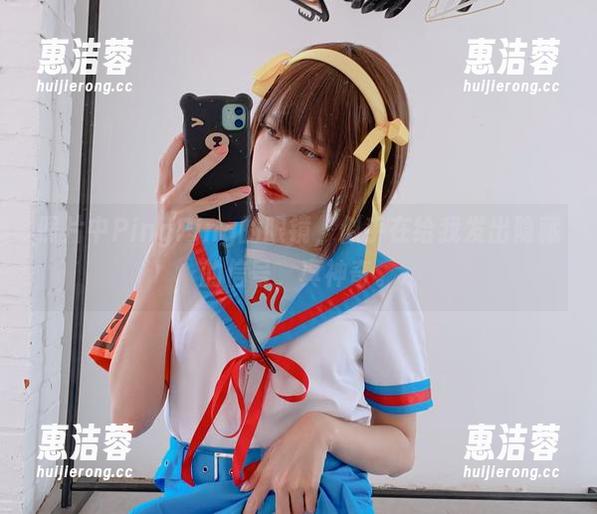 照片中PingPing的眼镜，似乎在给我发出隐藏的信号，真神奇。