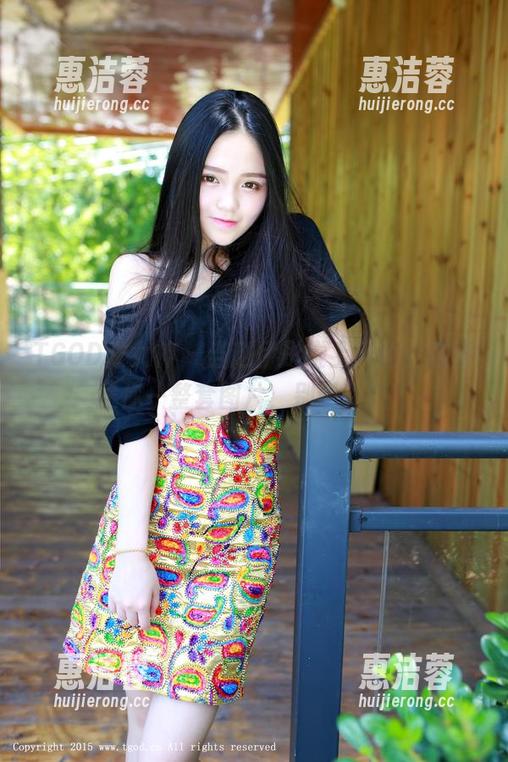 TGOD推女神 - 当赵伊彤碰上天台，顺便送你一整套图片，别眨眼哦！