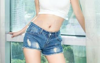 TouTiao头条女神 – 信悦儿最新浴室奇遇：到底谁在水里玩捉迷藏？