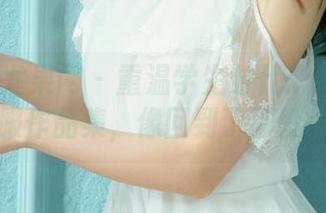 UGirls尤果网 – 重温学生时代：张熙儿的校服作品集，像回到了那段烂漫