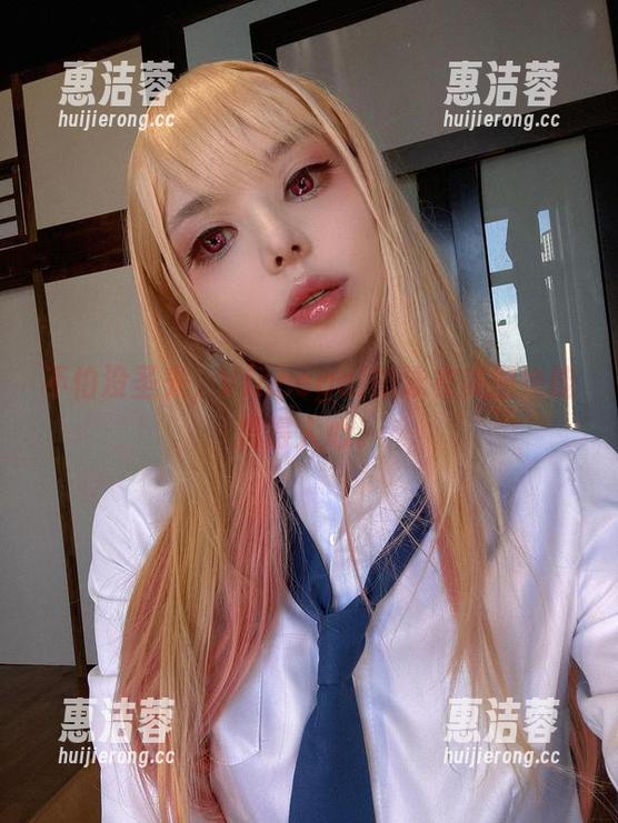 不怕没圣光，Vinnegal的泳衣美图也能撩得人心。