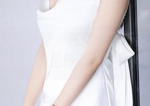 XIAOYU语画界 – 在图库里巧遇Miki兔的御姐，她是传说中的女神吗？