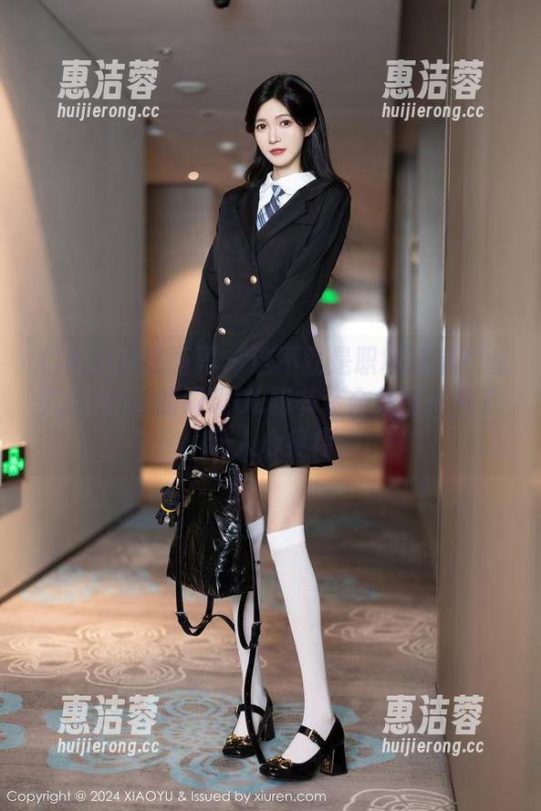XIAOYU语画界 - 这不就是职场理想？允儿Claire的眼镜OL秘书装合集图片看了让人心痒痒