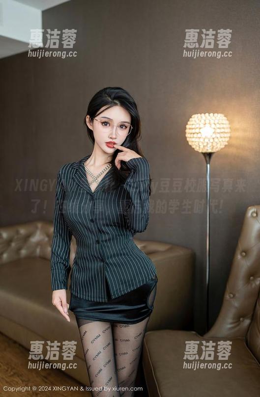 XINGYAN星颜社 - Vily豆豆校服写真来了！在线分享，重启我的学生时代！