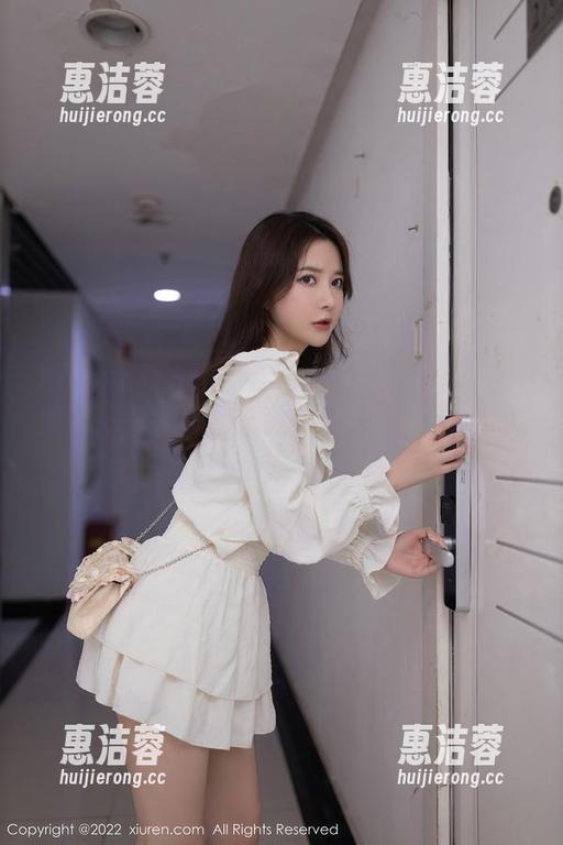 Xiuren秀人网 - Arude薇薇的体操服合集——一组动图和照片来满足你的好奇心！