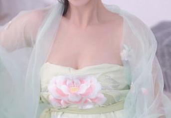 Xiuren秀人网 – 原图！LindaLinda最新美脚–不小心发现了新审美里程碑！