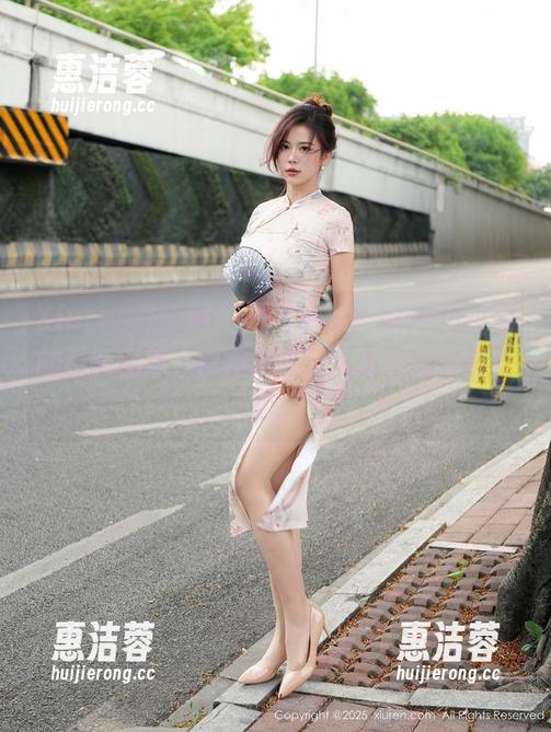 Xiuren秀人网 - 不只炒菜！nancy小姿的最新图册，厨娘形象让人忍不住多看几眼。