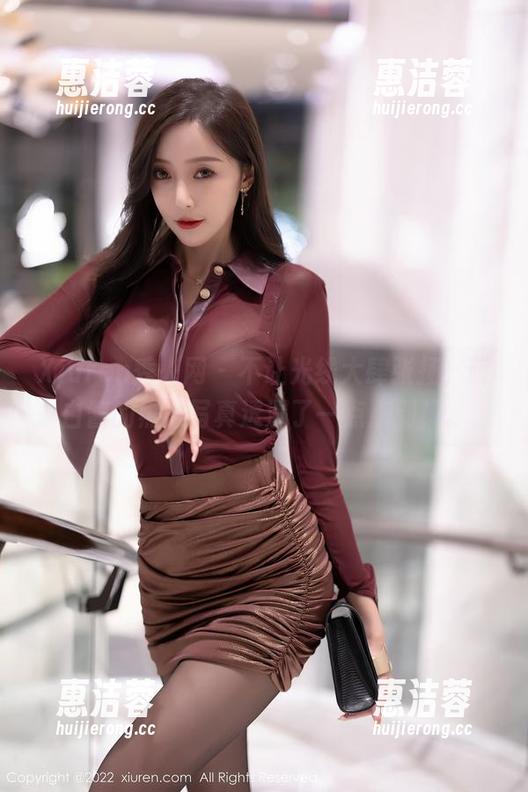 Xiuren秀人网-萌白酱 Xiuren秀人网 - 不让光线大肆张扬,萌白酱的黑色写真透漏了一点点别样。