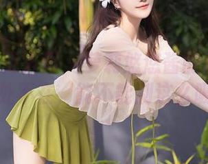 Xiuren秀人网 – 萝莉悠悠酱的灰丝在网盘里无处不在，能不能别这么吸引人？