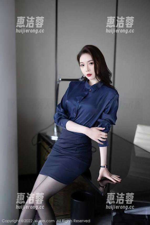 Xiuren秀人网 - 小清新的蕊蕊ruirui修女，原图会让你多看两眼