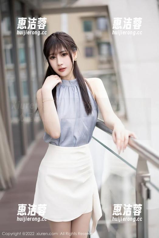 Xiuren秀人网 - 看金允珍呐的吊带写真，心里总是缩缩放放，就像那吊带一样，有点暧昧。