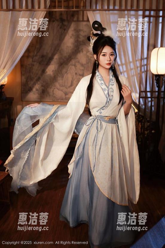 Xiuren秀人网 - 金妍兮Saki女友写真，心中的sketchbook一样，总想多画几笔！