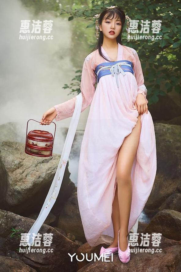 YouMi尤蜜荟-温心怡 YouMi尤蜜荟 - 写真就该这么穿!与温心怡一同体验毛衣的迷离时刻。