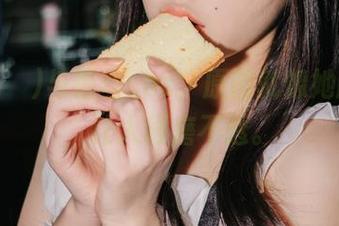 Zia(지아)与蕾丝cos，原图就像她的眼神，让人琢磨不透。