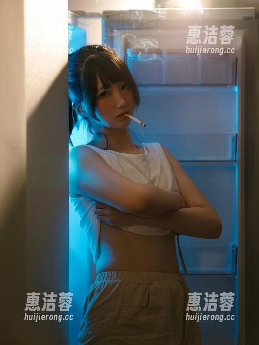 nagesa魔物喵再次超越了我的想象，户外作品最新上线，审美在哪，给我一点。