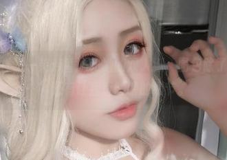就是这样，一笑芳香沁和她的双人狐，图包除了无圣光，还有让我直咕噜的细节。