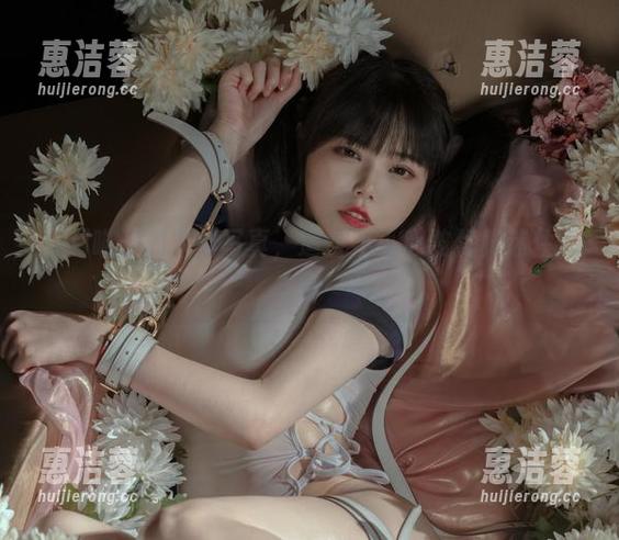 七月喵子的灰丝写真，适合不小心被优雅迷住的你