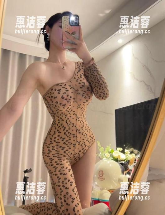 微密圈 - 深夜偶遇不爱笑的赛琳：豹纹连体带来的视觉冲击，成为心中无法distante的美图和壁纸。
