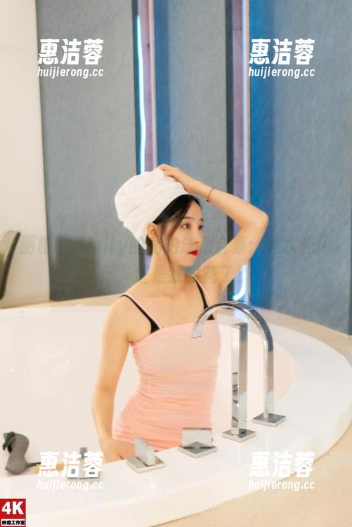 丽柜 - Amily的私拍泳池合集：是水光闪烁，还是我眼花了？