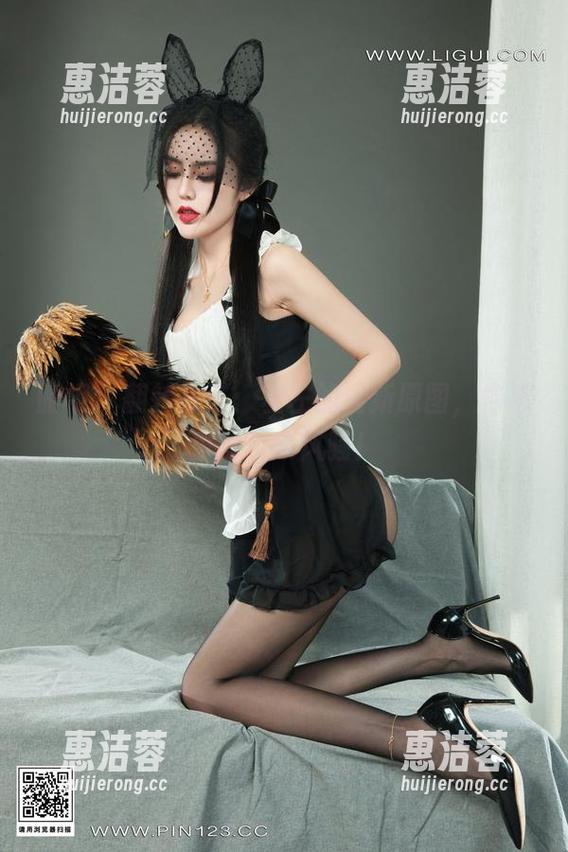 丽柜-左左 丽柜 - 翻转袜子:左左的最新原图,棉袜也能引领风骚!