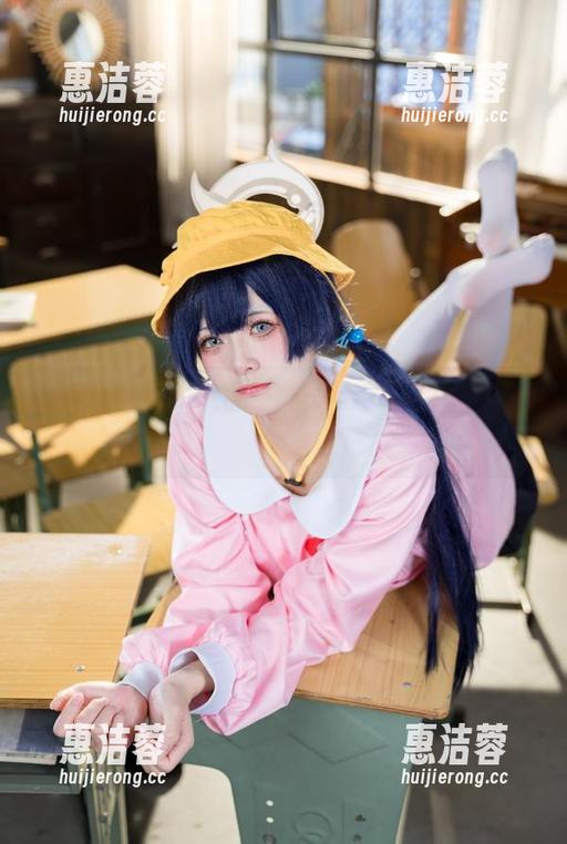 九柒喵的写真又来了，初音未来与兔子洞，这个组合太奇葩了吧！