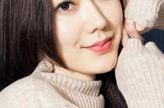 克拉女神 – 更多关注依娜丝，最新睡衣原图，这一刻有点令人不安，心里竟有些小期待。