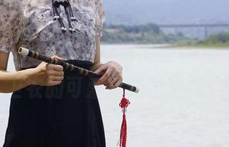 初夏女神 – 安妮的作品是免费的，但小熊卫衣的可爱指数不免费！