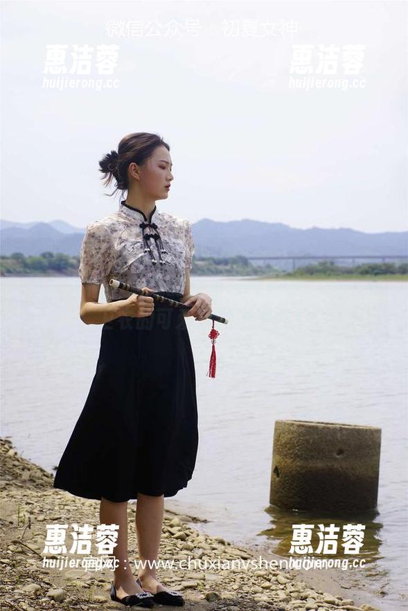 初夏女神 - 安妮的作品是免费的，但小熊卫衣的可爱指数不免费！