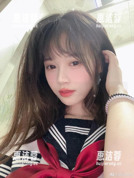千反田鹿子：在制服里游走的原图与套图