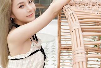 嗲囡囡 – 露露小喵的女王套图，妹子你这是要做的女王吗？