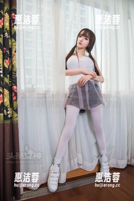 头条女神 - 在这种颖儿犀利的圣诞高清写真里，可以说樊安妮就是我的节日英雄！