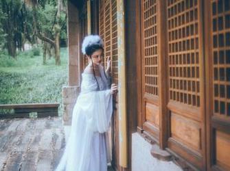 微密圈 – 她在浴缸里，万物静谧——好H好女杀手的写真。
