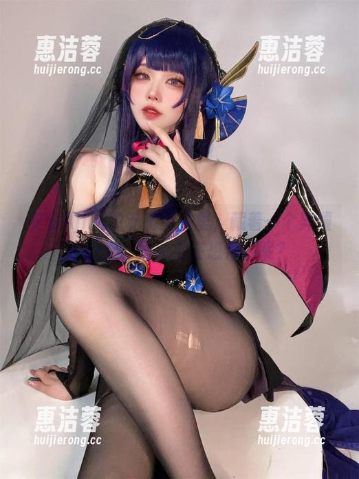 安食Ajiki的私房图集里，藏着一个异瞳小魅魔，她到底在想什么呢？