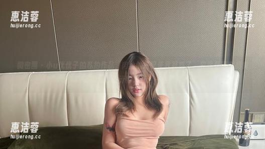 微密圈 - 小u优优子的私拍作品，肉丝的搭配使我疑惑了，究竟是哪个品牌的天才设计师想到这一招？