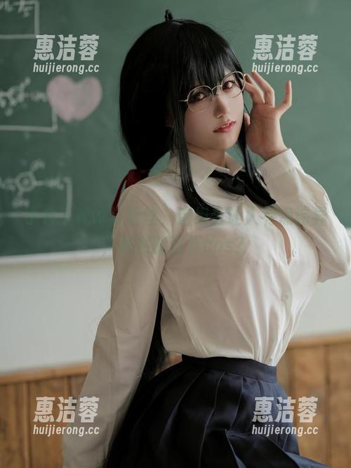 小仓千代w与蕾丝，这组合让人有点诧异，居然能这样cos？