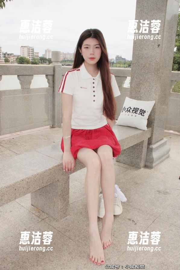 小众视觉 - 比起普通牛仔裤，这些小苏菲原图更像是在给你画暗示。
