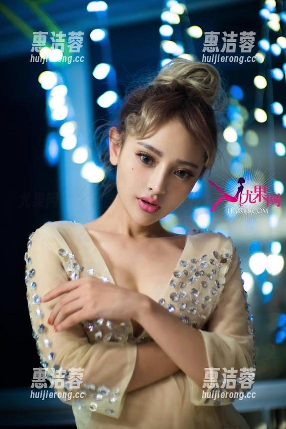 尤果网 - 青树自信满满的图包，真让人想问：脸工厂在哪里买的？