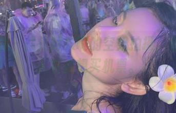 微密圈 – 就是阿朱啊的空姐拍摄，看着让人有点想买机票。