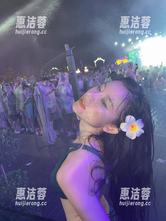 微密圈 - 就是阿朱啊的空姐拍摄，看着让人有点想买机票。