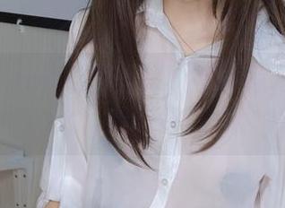 摇摇乐yoyo的写真集，有种想喝桃汁的清新感