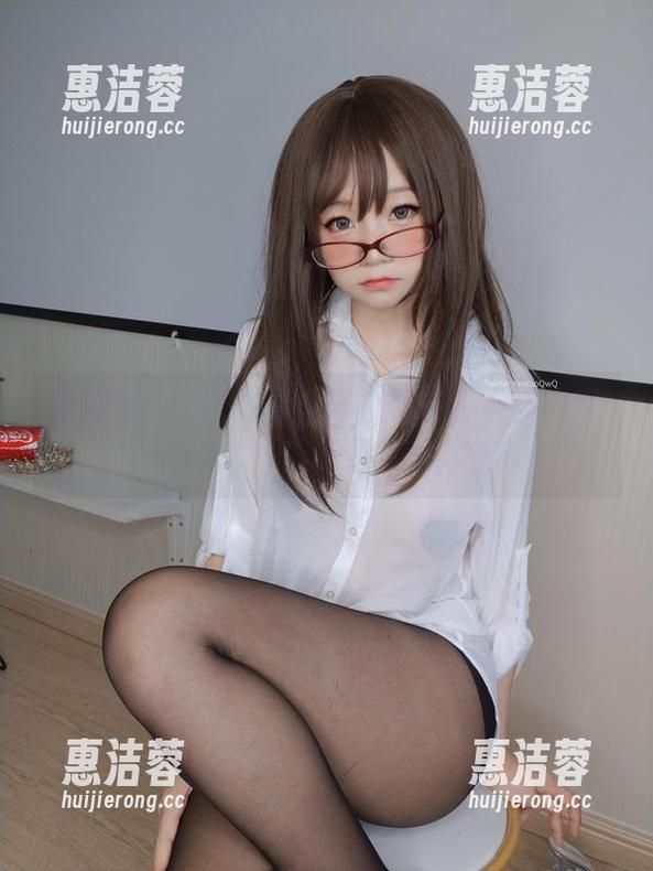 摇摇乐yoyo 摇摇乐yoyo的写真集,有种想喝桃汁的清新感