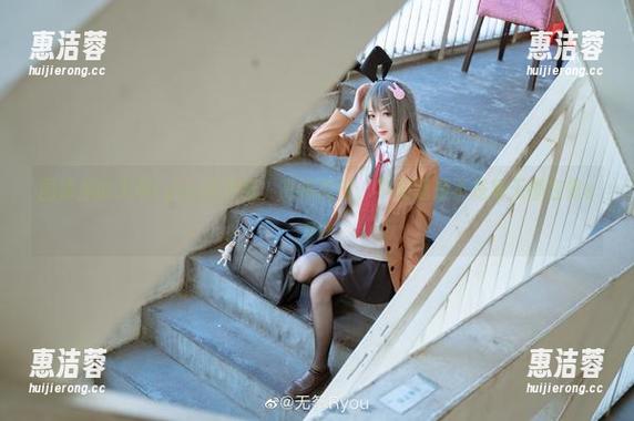 图库里的无筝ryou白色猫，高得离谱，不知道是不是每天都在做spa