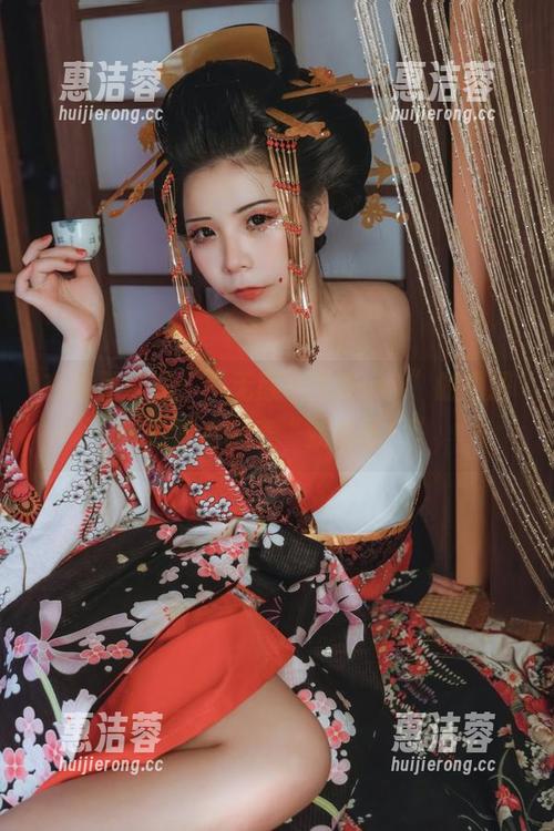 在海里打滚：“无颜小天使wy”的原图私拍背后喊着“就是我！”