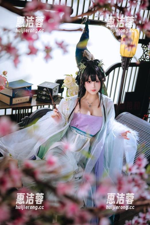 日奈娇的女仆套图，给我一秒钟的惊艳和想象！
